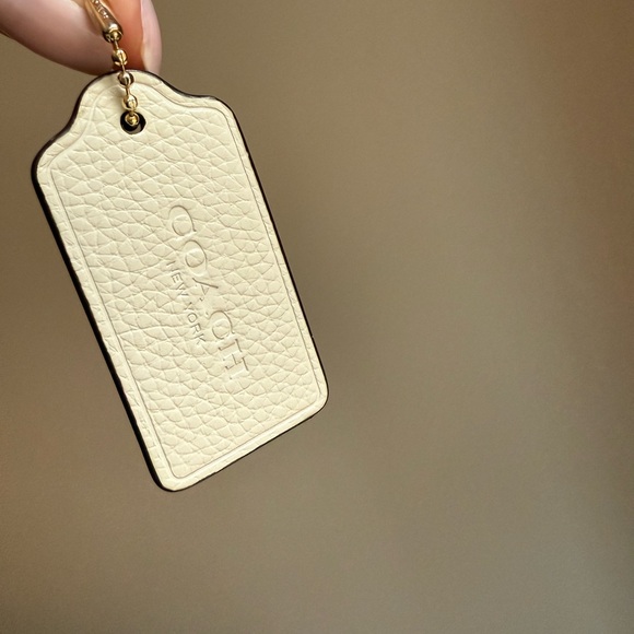 Coach Pebble Tag - Picture 5 of 6